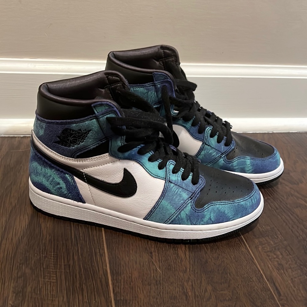 Blue tie dye Jordans!! Women’s 9.